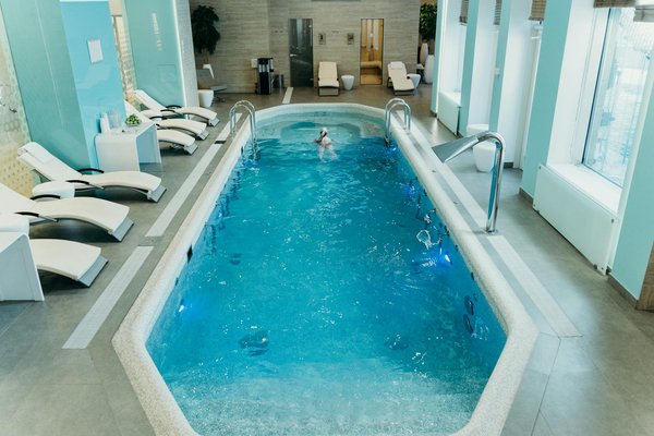 Comment choisir le bon chauffage pour une piscine couverte ?